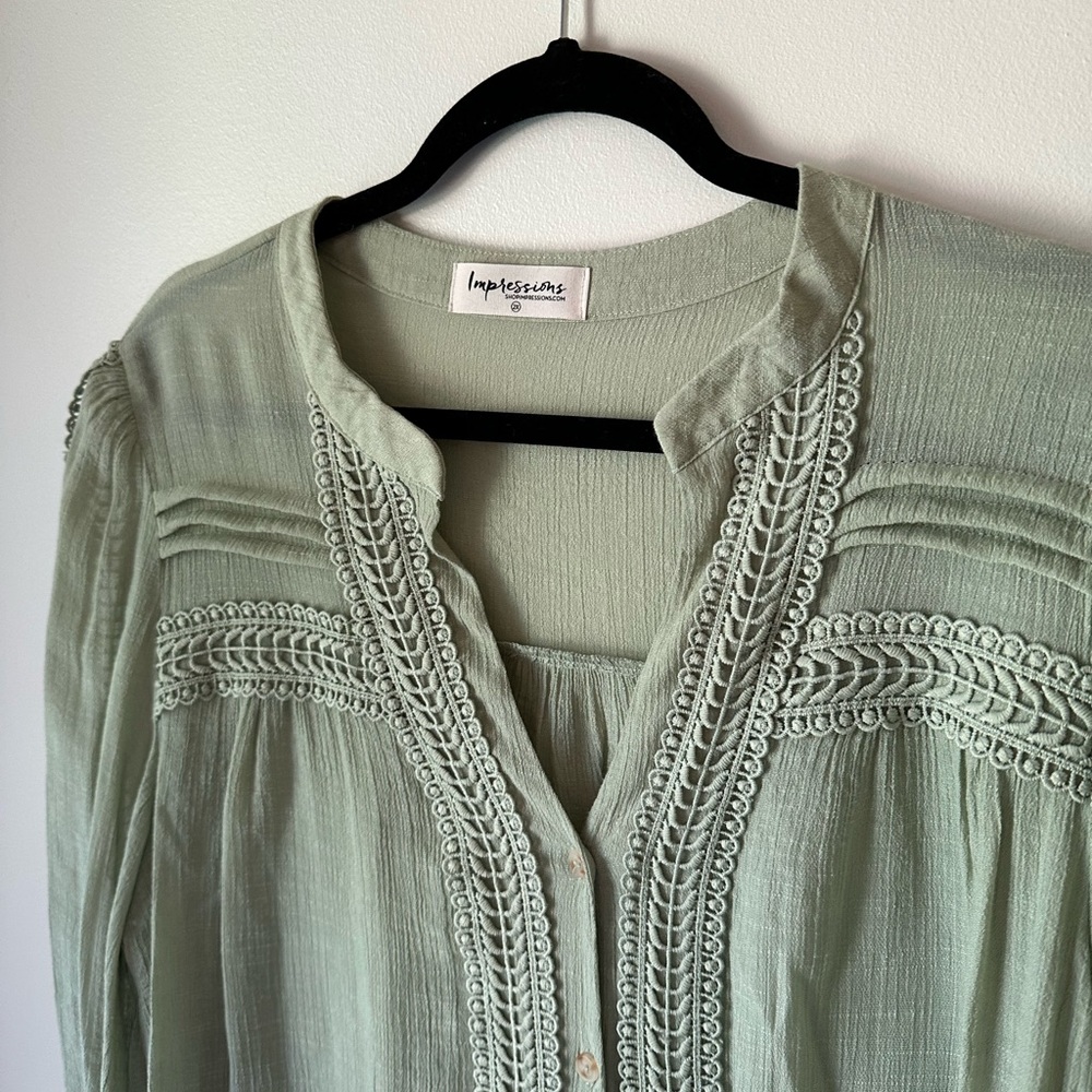 Green button down top - Picture 4 of 6